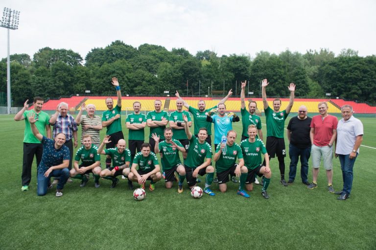 Tarptautinė sporto žurnalistų diena paminėta futbolo aikštėje