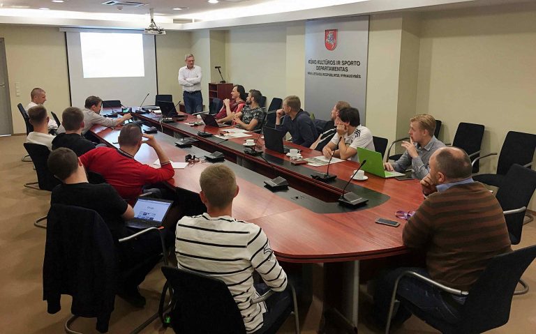 Seminare – apie futbolo teisėjavimą