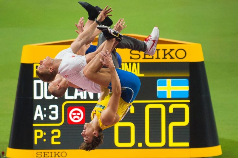 Geriausioje spalio sporto nuotraukoje – lengvaatlečių triumfas