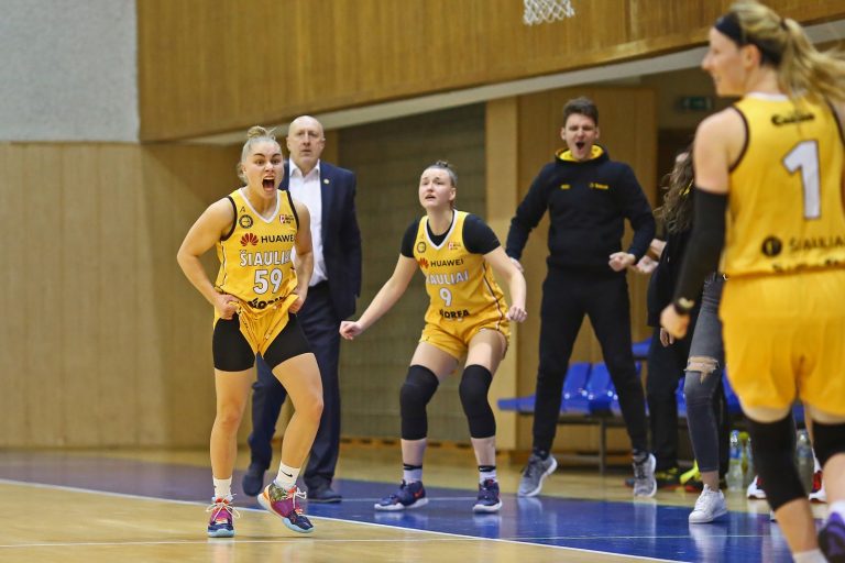 Geriausioje kovo sporto nuotraukoje – nesuvaidintos krepšininkės emocijos