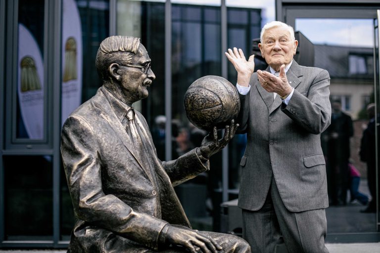 Geriausioje balandžio sporto nuotraukoje – Prezidentas Valdas Adamkus