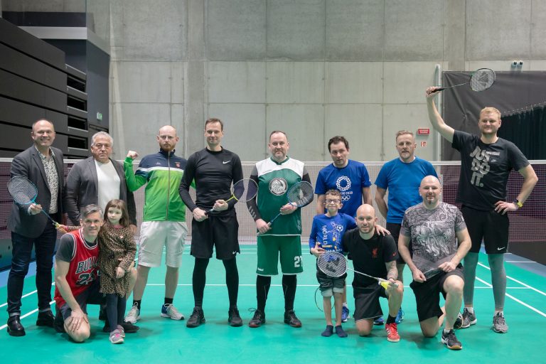 Sporto žurnalistai posėdžiavo ir žaidė badmintoną