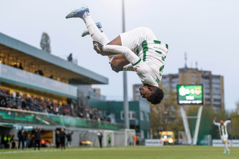 Geriausioje balandžio sporto nuotraukoje – džiūgaujantis Vilniaus „Žalgirio“ futbolininkas