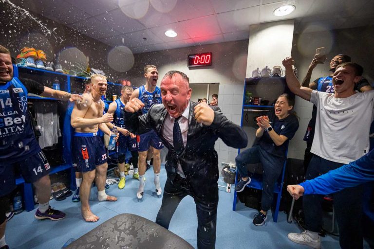 Geriausioje gegužės sporto nuotraukoje – šėlsmas po pergalės Jonavoje