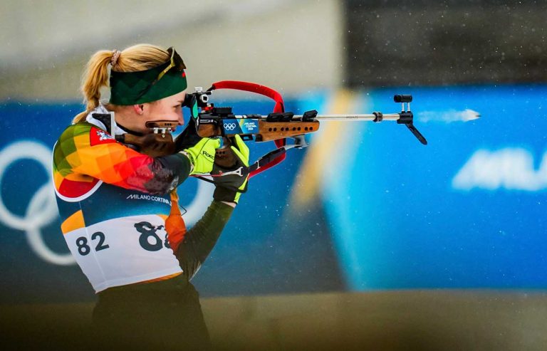 Geriausioje vasario sporto nuotraukoje – olimpietės šūvis