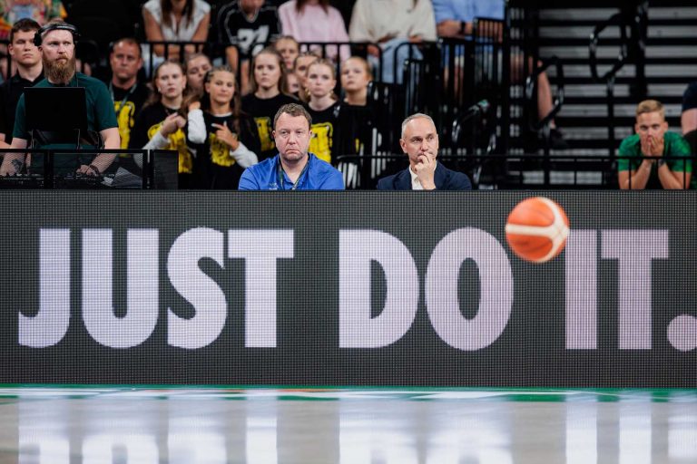 Geriausioje rugpjūčio sporto nuotraukoje – netiesioginis raginimas Lietuvos krepšinio vadovui